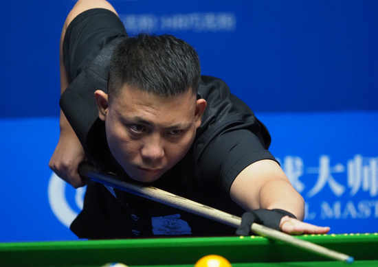 他采取了更 他采取了更