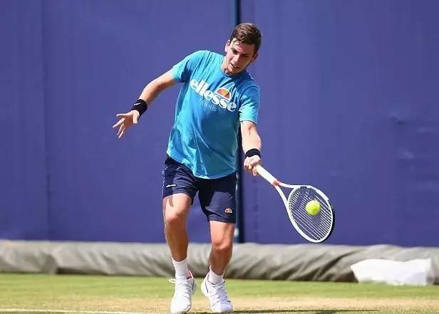 杨续约遇阻 杨续约遇阻